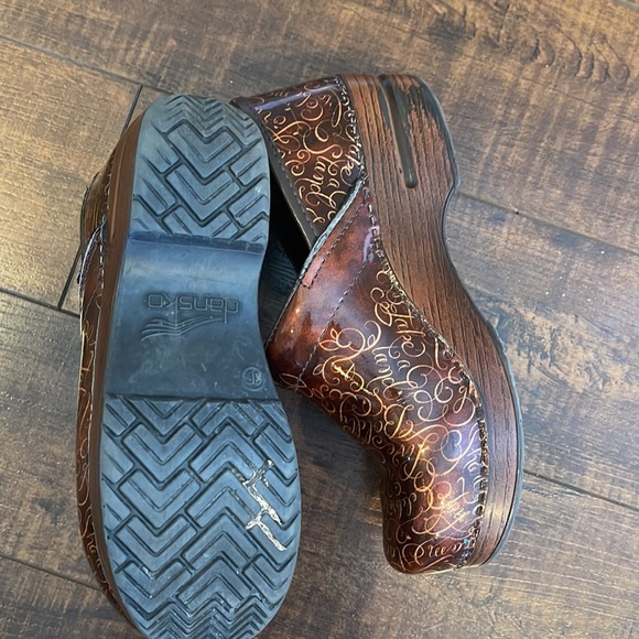Danskos - Picture 3 of 4
